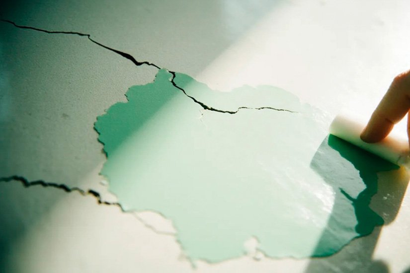 Reparación y refuerzo en PRFV: parche laminado con gel-coat, transición continua en Pontevedra